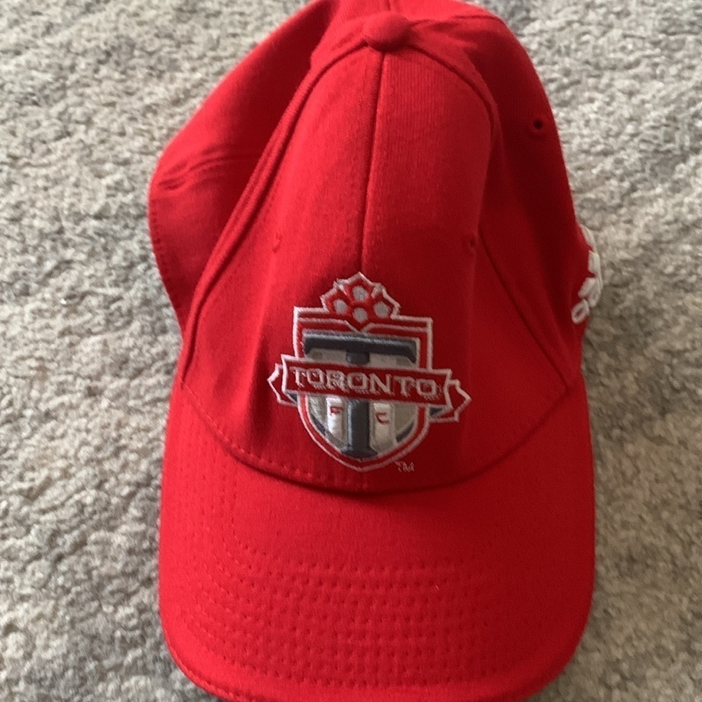 Toronto FC Red Baseball Cap - Picture 5 of 8